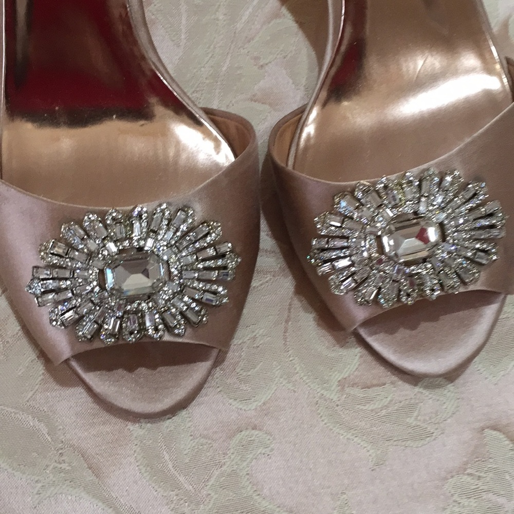 Beige heels - Picture 2 of 4